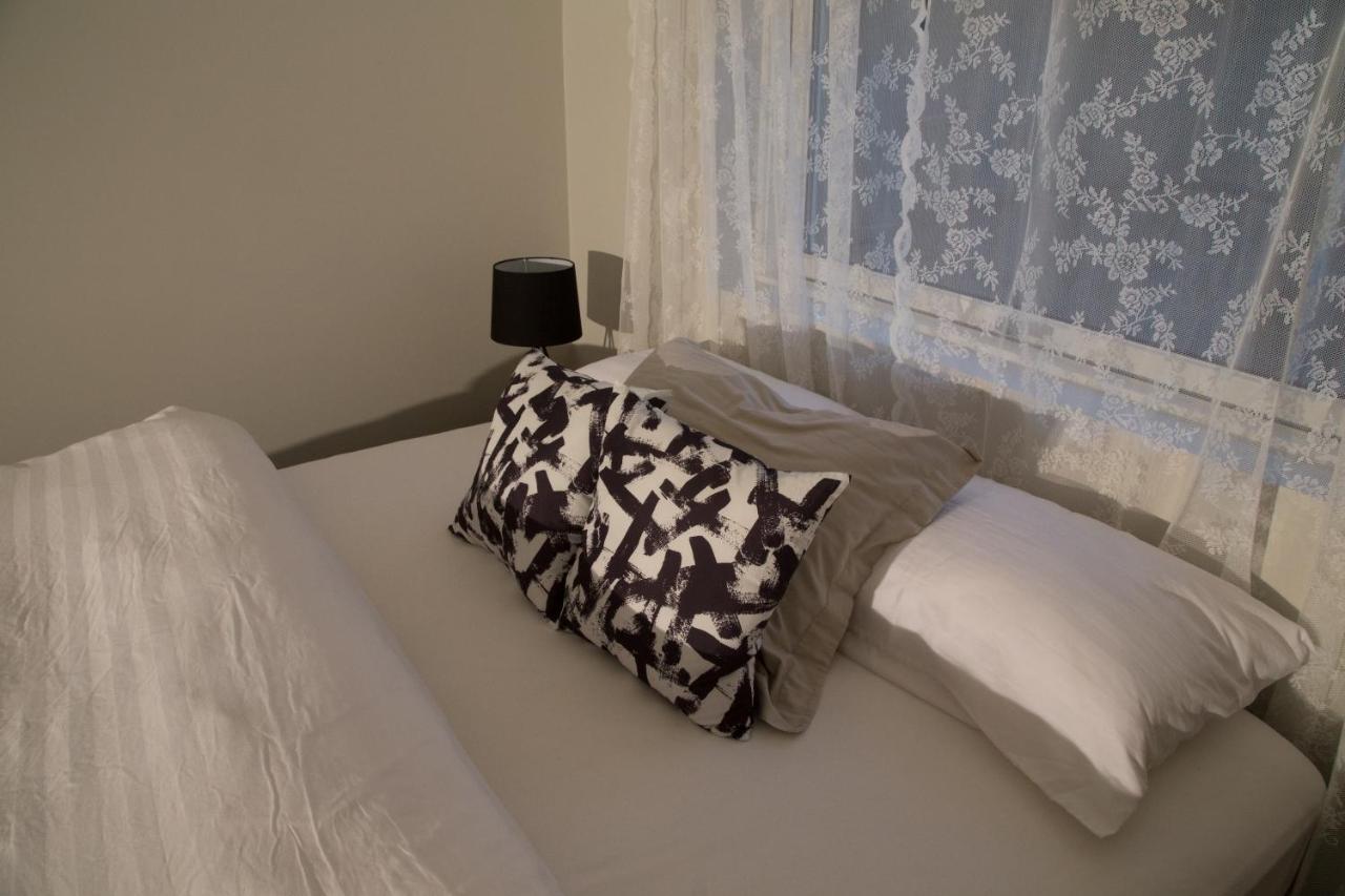 Varmi Guesthouse Apartments & Rooms Hveragerdi Bagian luar foto